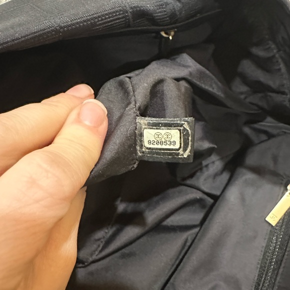 CHANEL Elegant Black Tote Bag - Picture 11 of 15